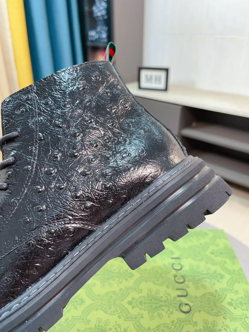 Men's shoes 💰540🌸🌸 (GUCCI) [cow lining plus velvet optional] [can be made without standard] New product Martin boots imported from Canada with full top layer high mercerized frosted fabric, punched using 3D digital technology, high-end and classy, ​​versatile to wear, full of three-dimensionality, close pictures will make you obsessed with the leather. You can't extricate yourself ~ the best on the market.          Fabric: Cowhide/Embossed Lining: Cowhide.          Please make a note when placing an order, sizes: 38-44 (37, 45, 46 can be customized and cannot be returned or exchanged) 5 colors available; black, gray, khaki, coffee, and earthy yellow